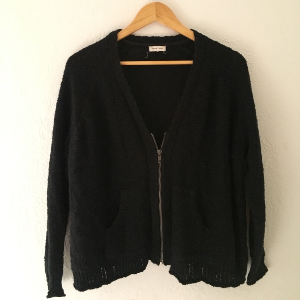 Black UO CARDI